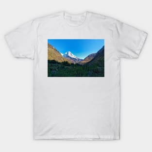 Beautiful Peruvian Andes mountain T-Shirt